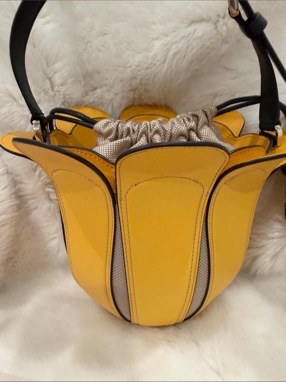 KATE SPADE TULIP BUCKET BAG med Yellow linen inside green leather accent NWT - Picture 3 of 9